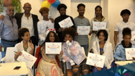 Groep Eritrese Jongeren Houden Diploma Vast