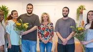 6 Geslaagden Met Bloemen